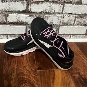 Altra duo women’s size 10 running shoes… Brand new, never worn.